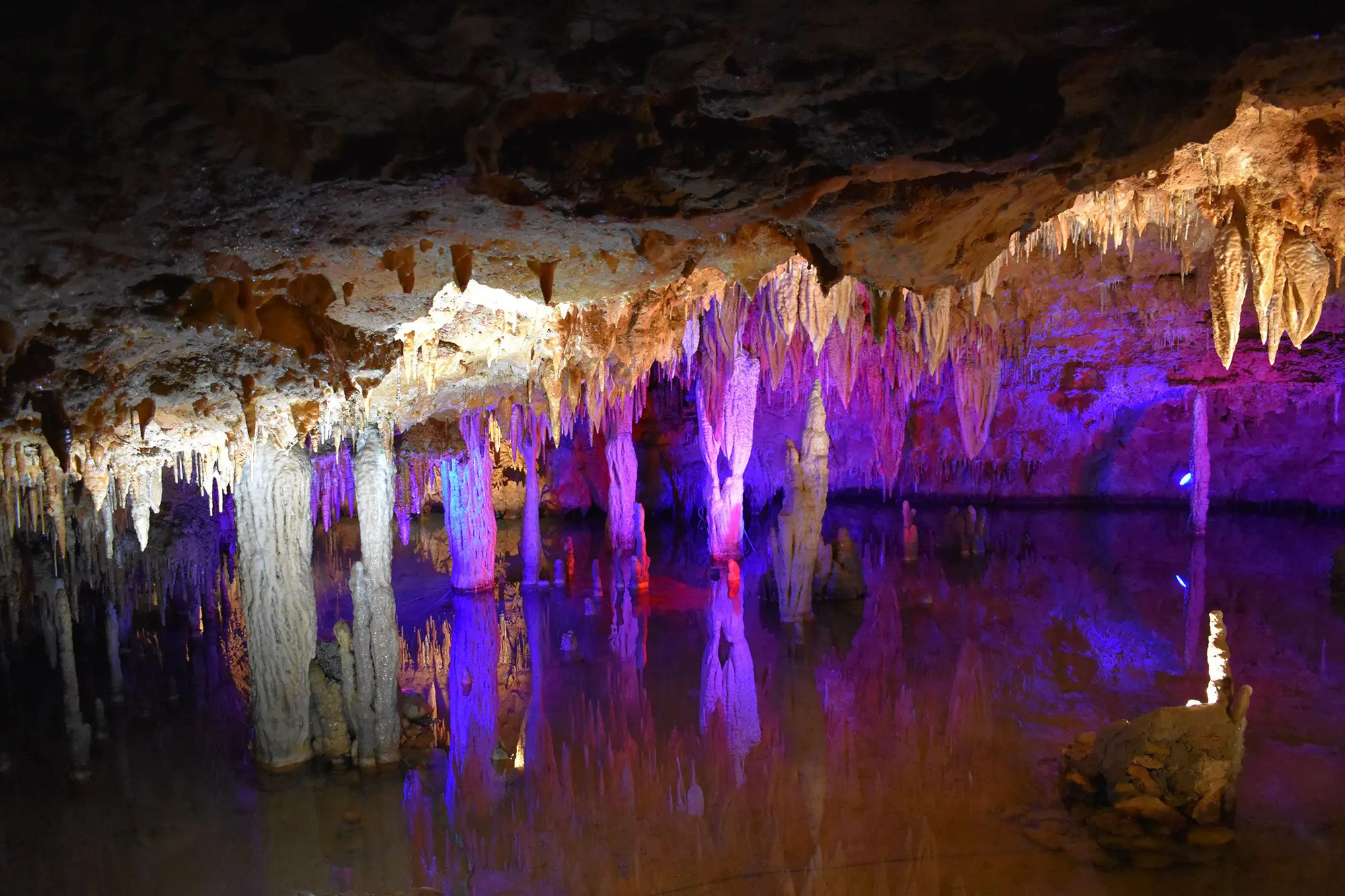 Large room inside of Meramec Caverns, famous for being a highly echoed room